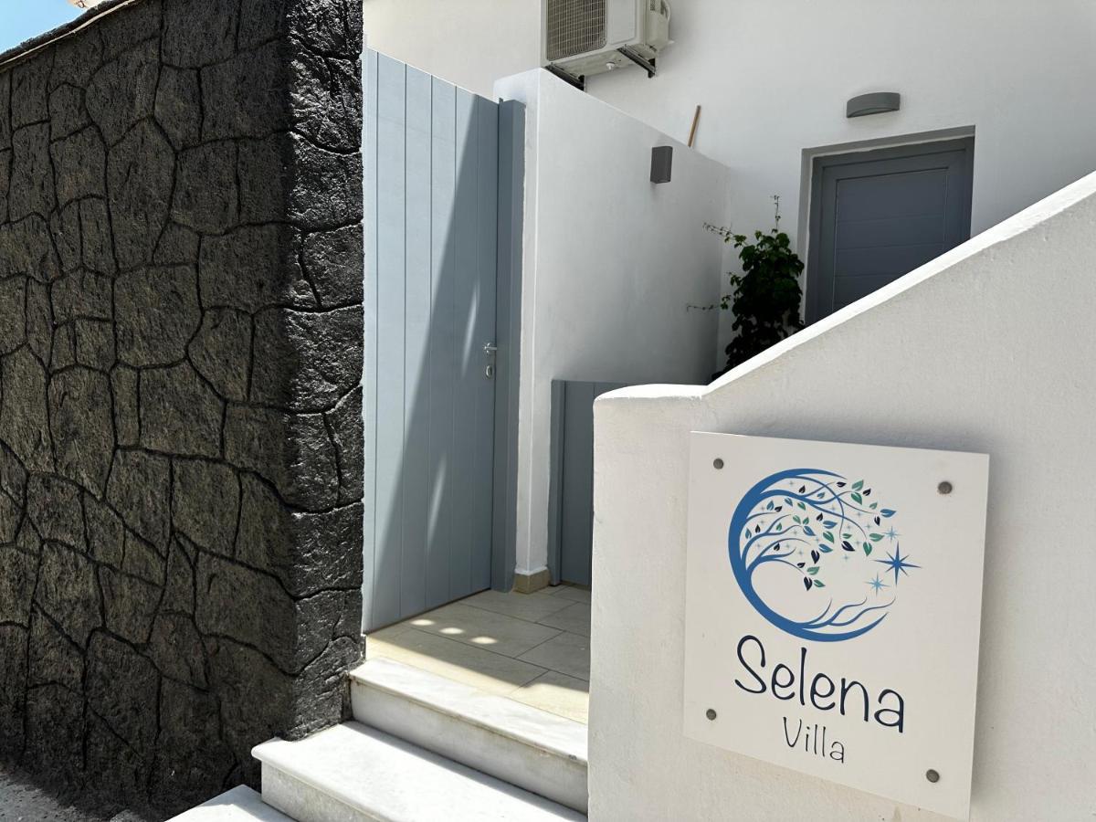 Selena Kamari (Santorini)